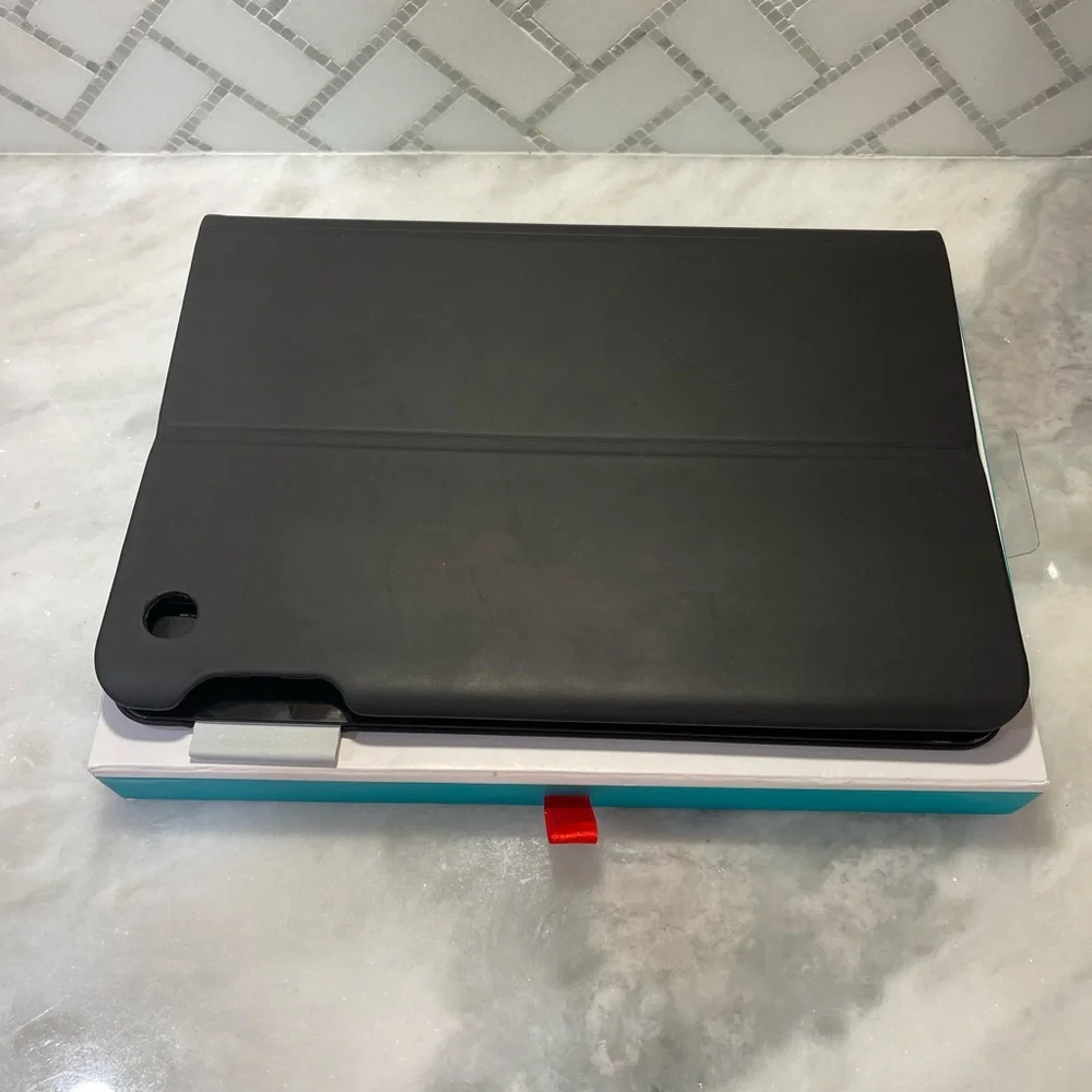 Logitech-Ultrathin Keyboard Folio for Ipad Air